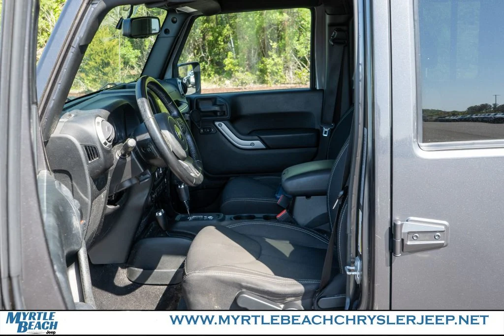 Used 2018 Granite Crystal Metallic Clearcoat Jeep Unlimited Sahara image 19