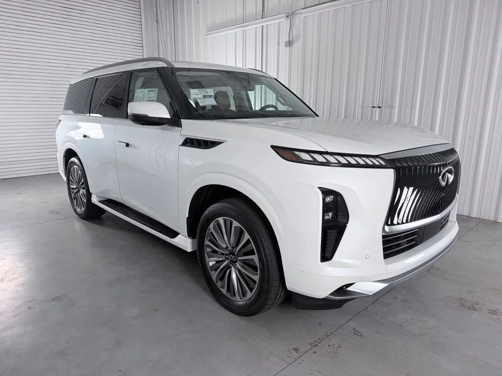 New 2027 RADIANT WHITE INFINITI Luxe 2WD image 3