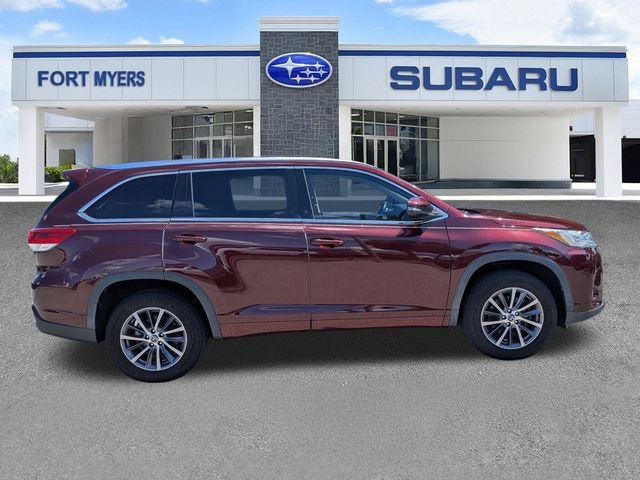 Used 2017 Red Toyota XLE image 3