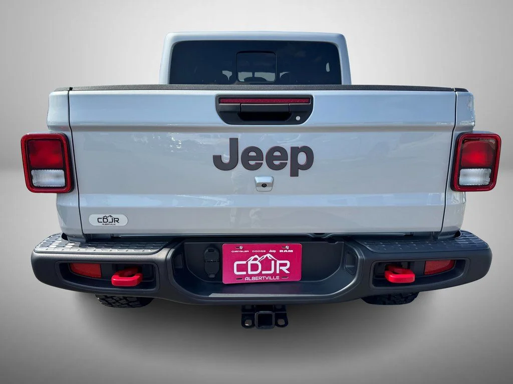 Used 2023 Silver Jeep Rubicon image 7