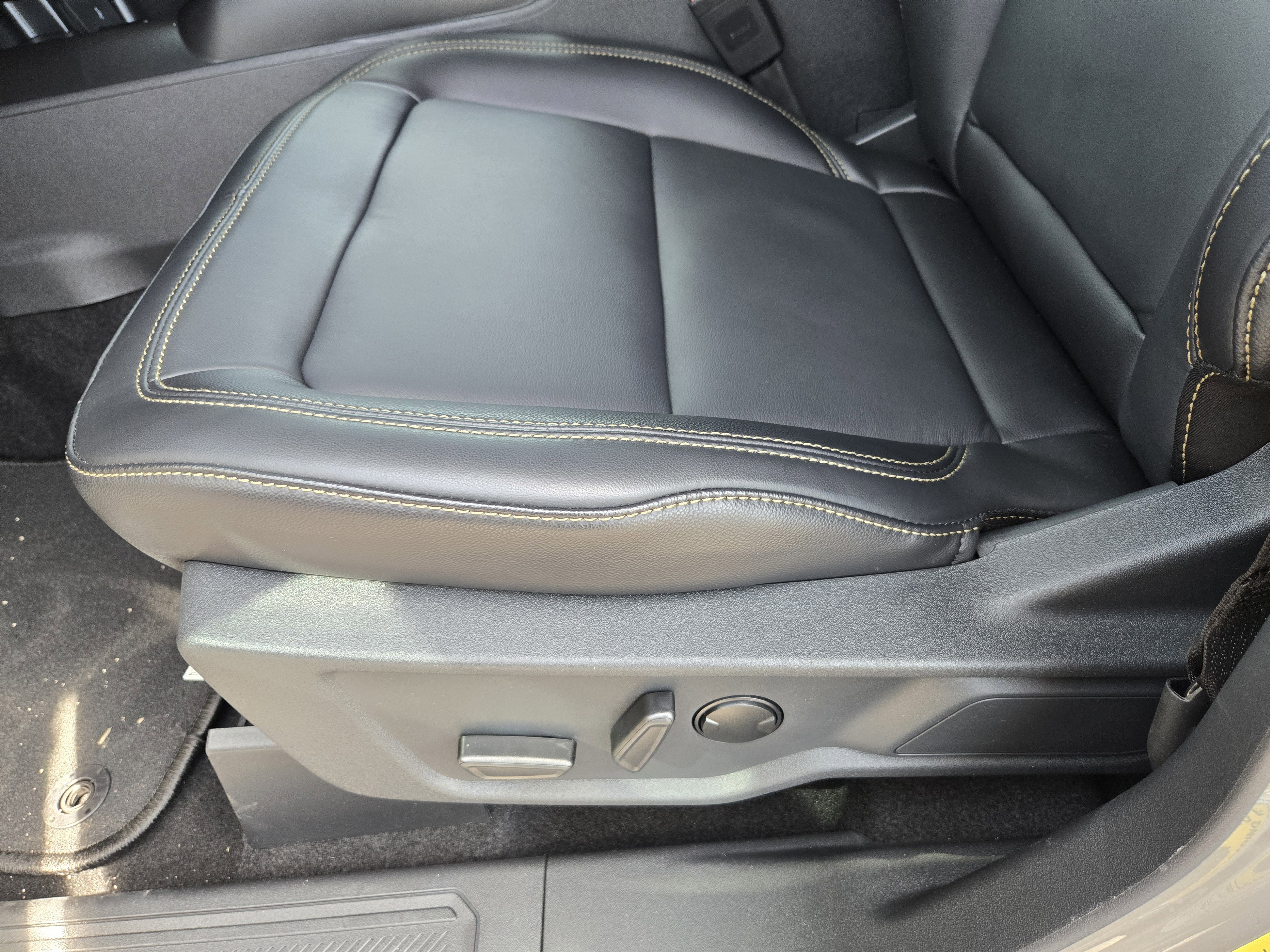 New 2026 Marsh Gray Ford Badlands image 16