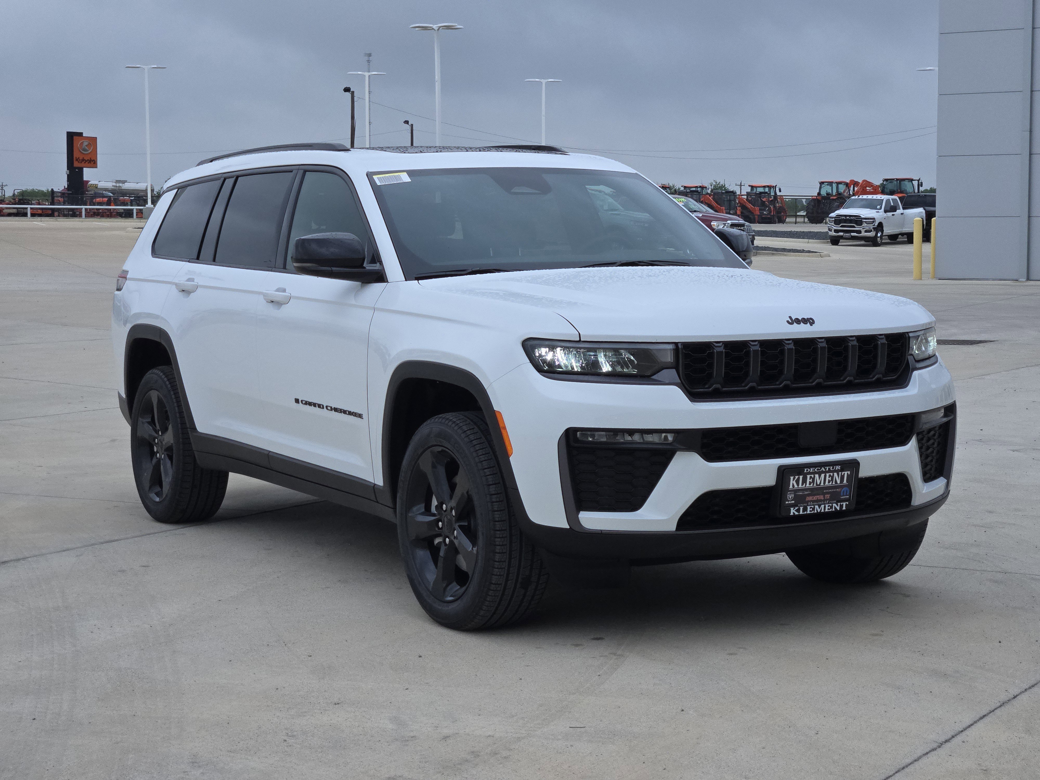 New 2026 Bright White Clear-Coat Exterior Paint Jeep Limited image 3