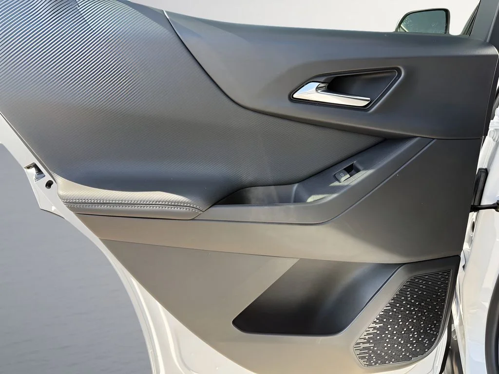 New 2027 White Chevrolet LT image 27