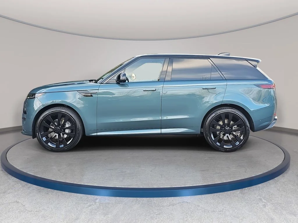New 2026 Giola Green LAND ROVER Dynamic SE image 8