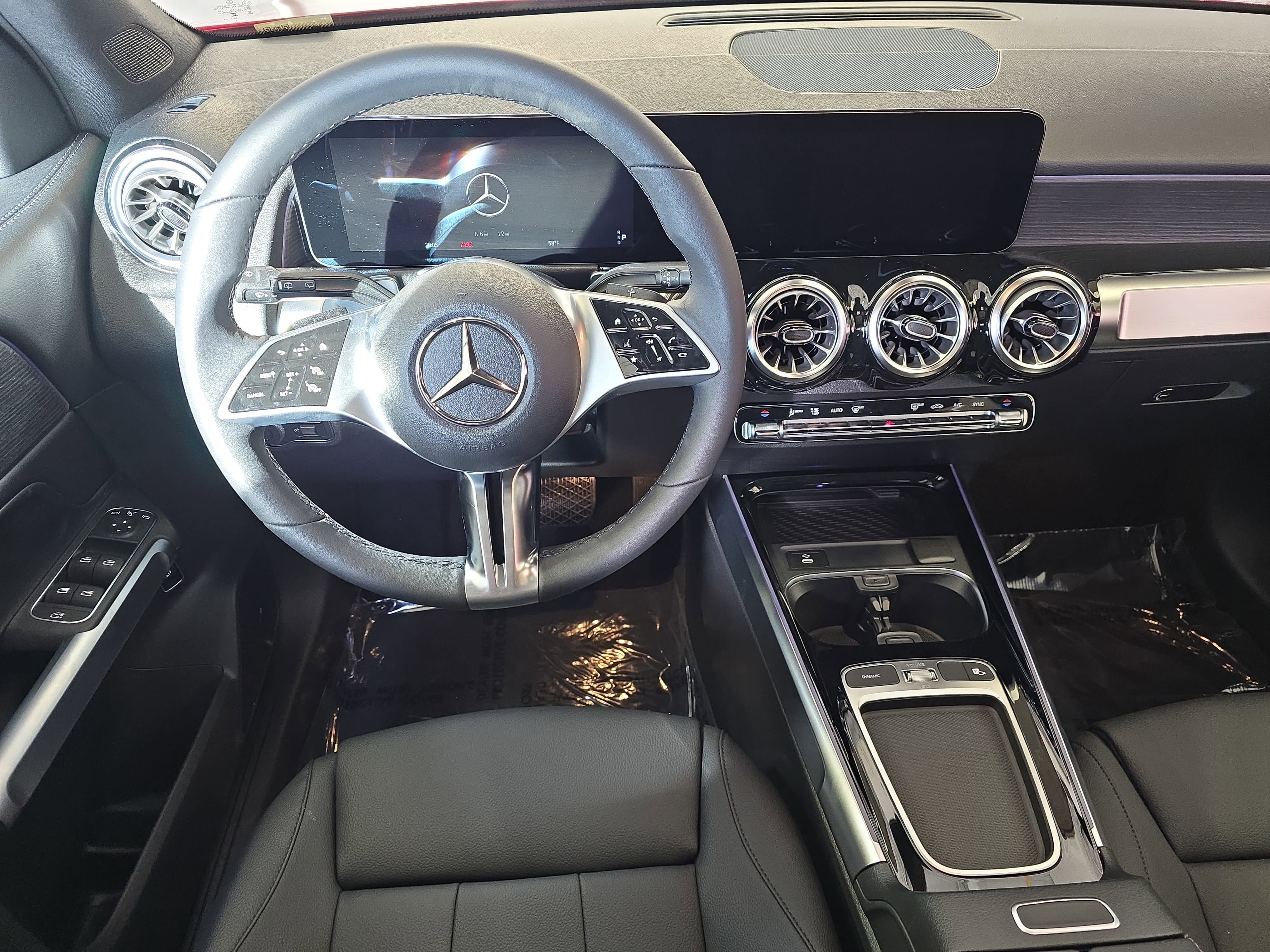 New 2026 MANUFAKTUR Patagonia Red Metallic Mercedes-Benz GLB250 image 17
