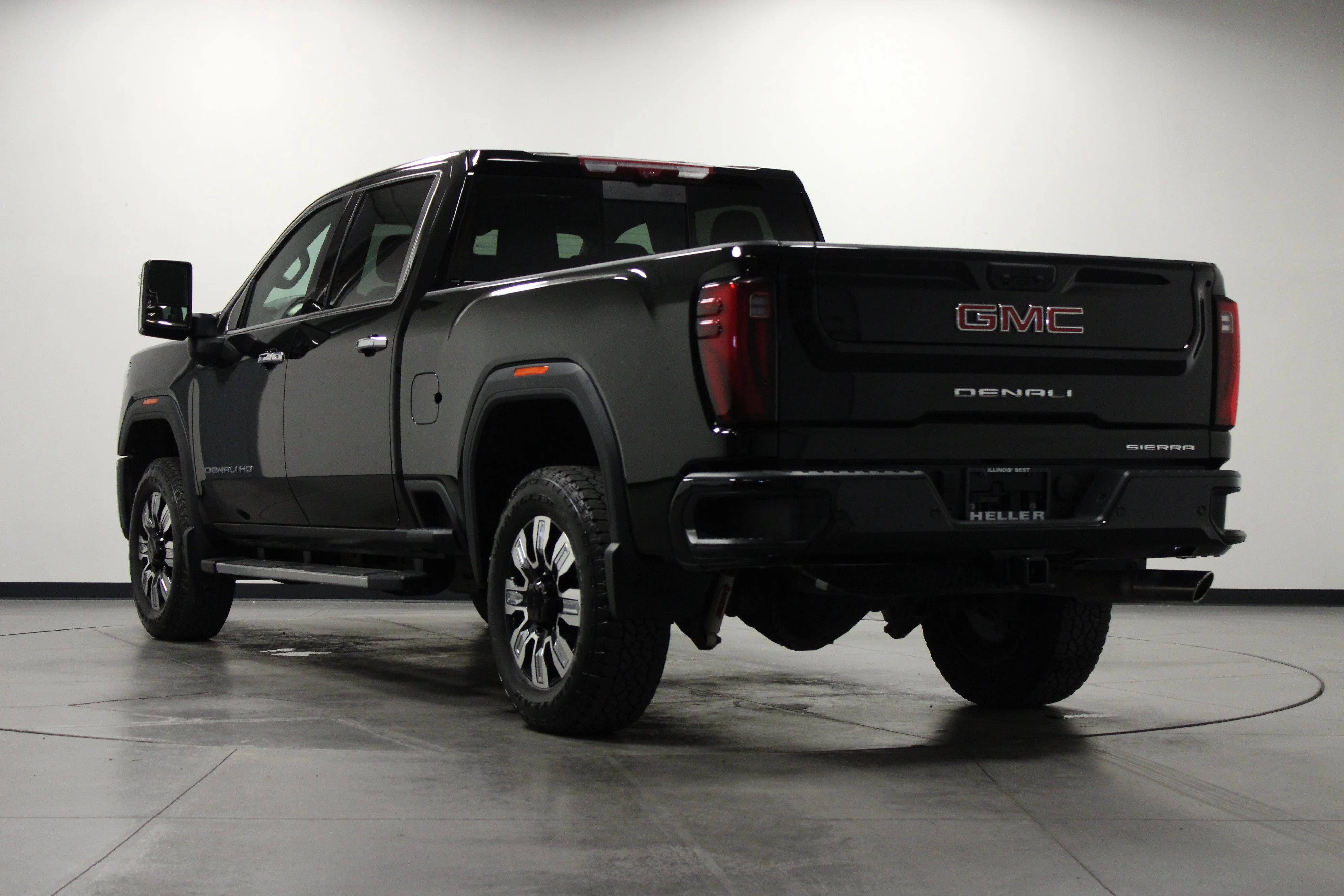 Used 2025 Onyx Black GMC Denali image 6