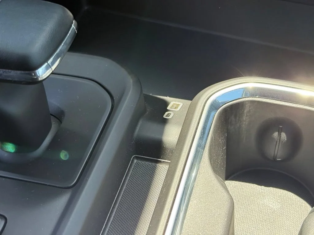 Used 2024 White Frost Tricoat GMC Denali image 29