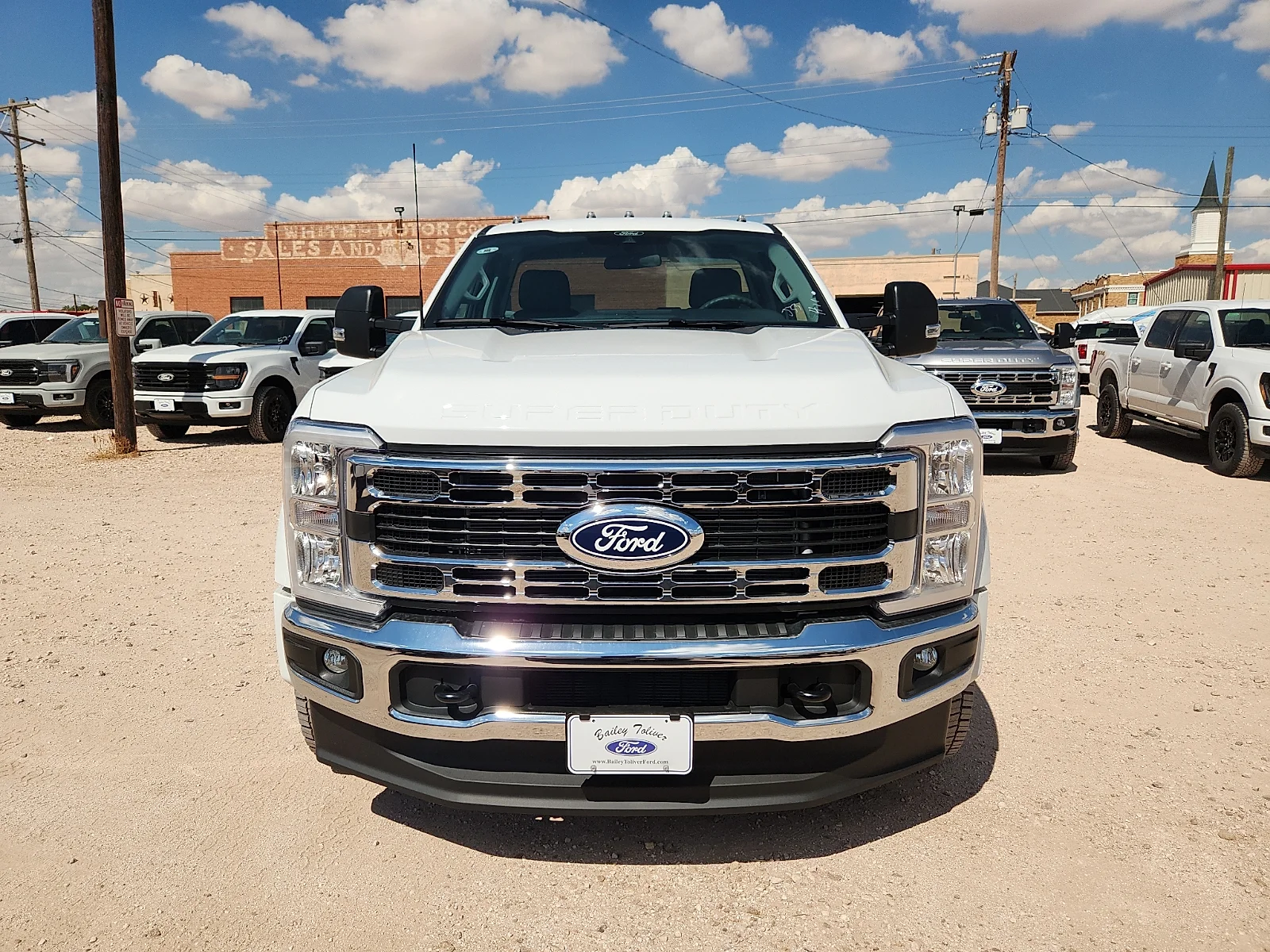 New 2027 Oxford White Ford XLT image 2