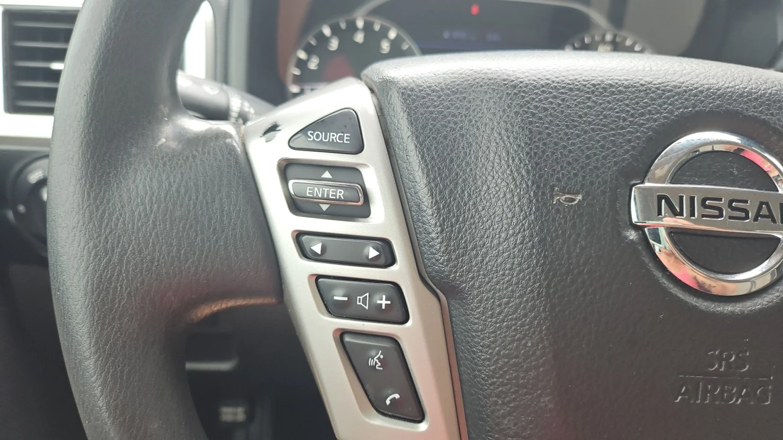 Used 2021 Glacier White Nissan SV 4WD image 15