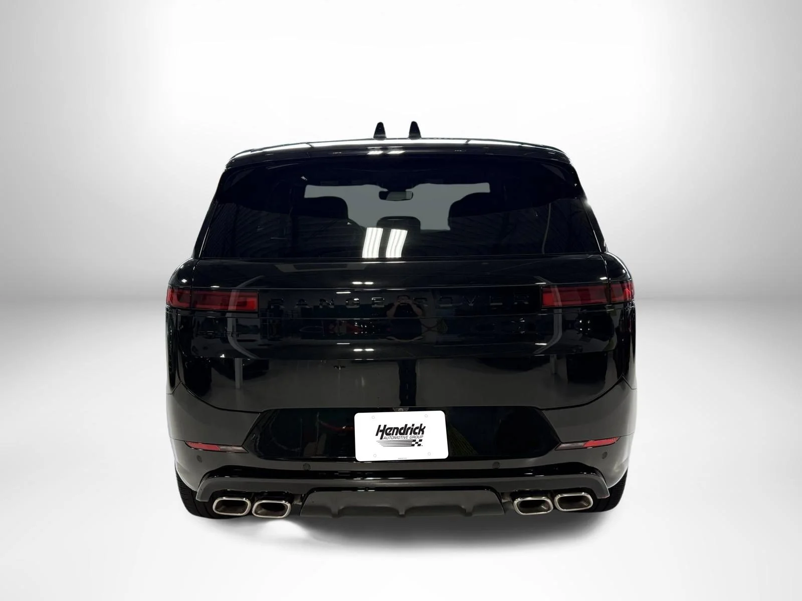 Used 2025 Santorini Black Metallic Land Rover Dynamic SE image 4