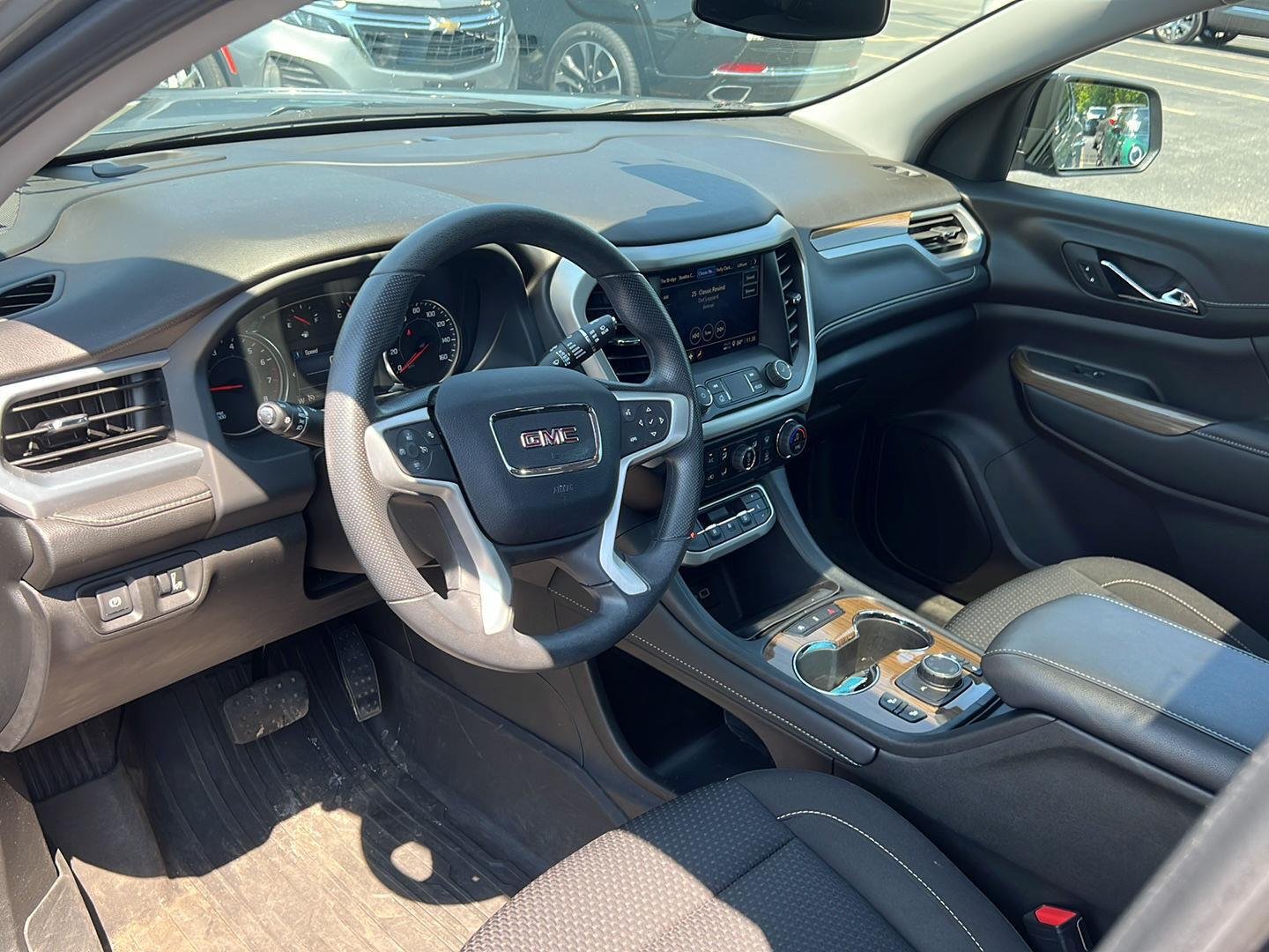 Used 2023 Sterling Metallic GMC SLE image 4