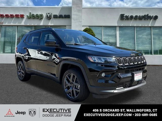 New 2026 Diamond Black Crystal Pearl-Coat Exterior Paint Jeep Limited image 5