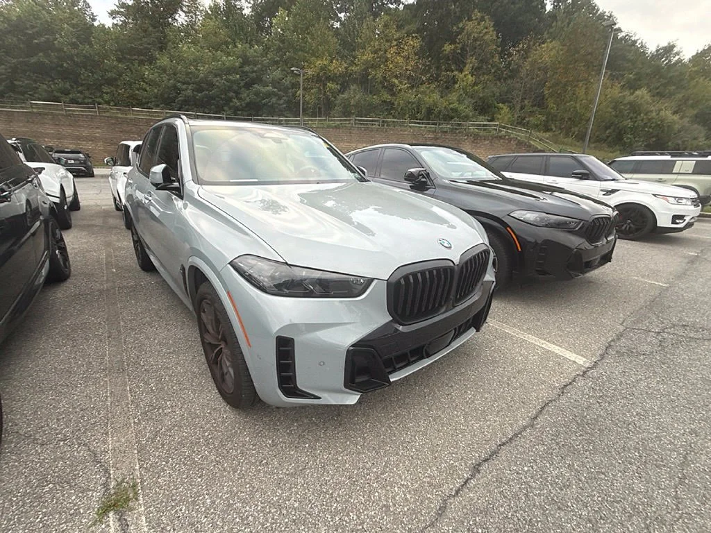 Used 2026 Gray BMW xDrive40i image 3