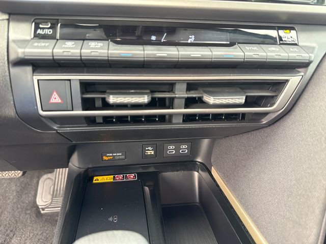 2025 Toyota Camry LE - Photo 18