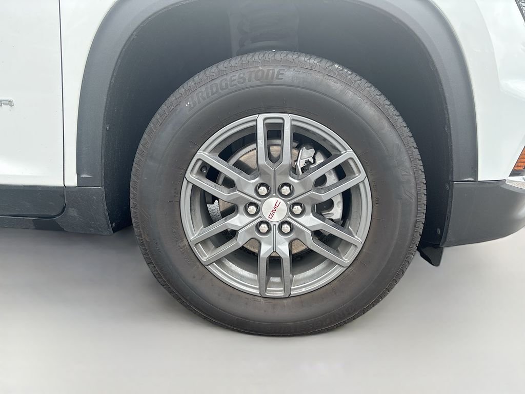 Used 2025 Summit White GMC Elevation image 12