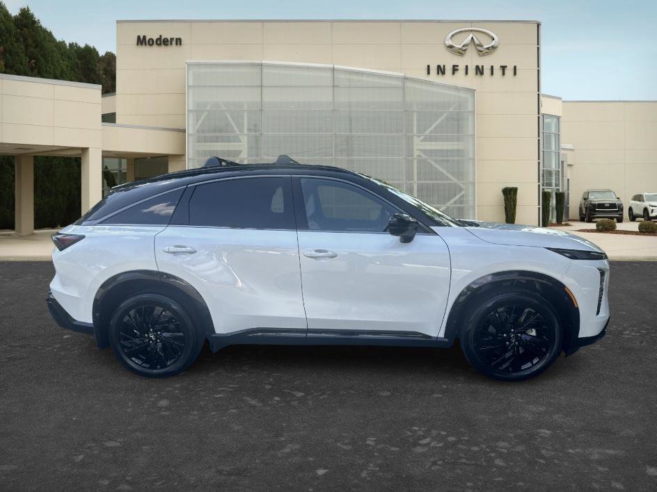 New 2027 Radiant White/Black Obsidian INFINITI SPORT image 4