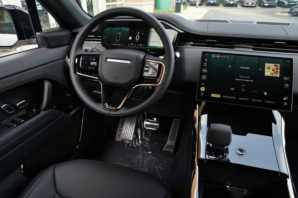 New 2026 Fuji White Land Rover Dynamic SE image 15