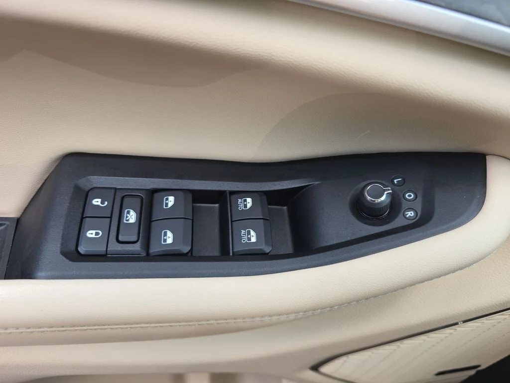 Used 2023 Red Jeep Limited image 28
