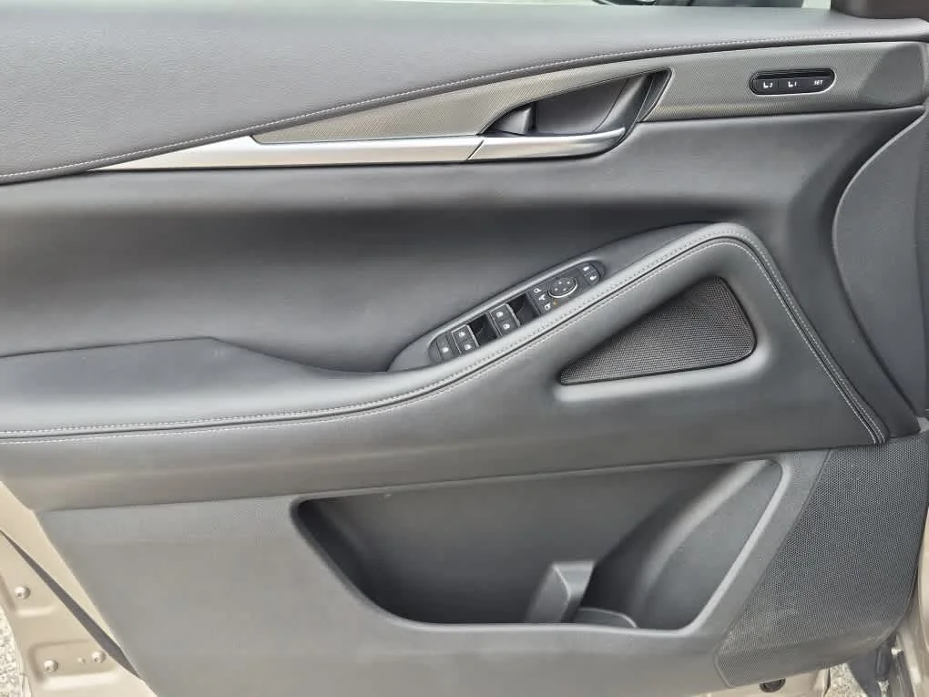 Used 2023 Warm Titanium INFINITI LUXE image 11