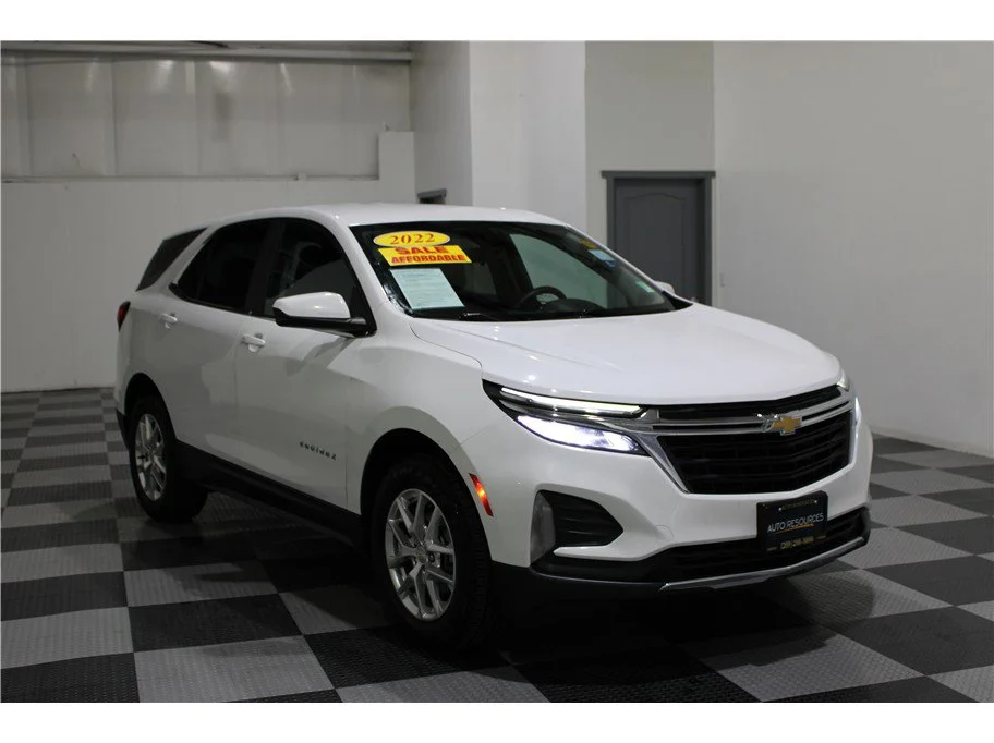 Used 2022 Summit White Chevrolet LT image 3