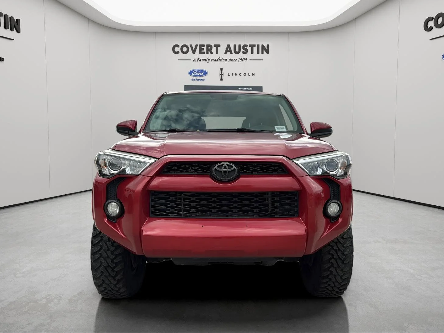 Used 2016 Red Toyota SR5 image 7