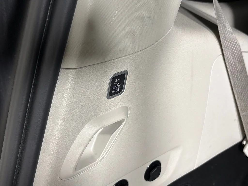 Used 2022 White Jeep Series II image 25