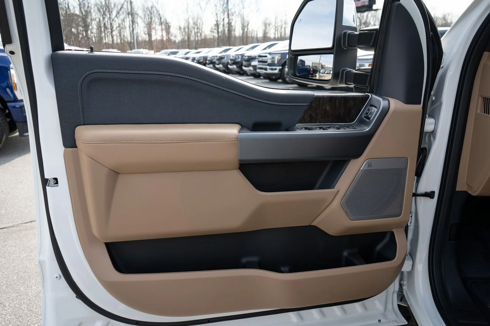 New 2026 Star White Metallic Tri-Coat Ford F-250® Lariat® image 31