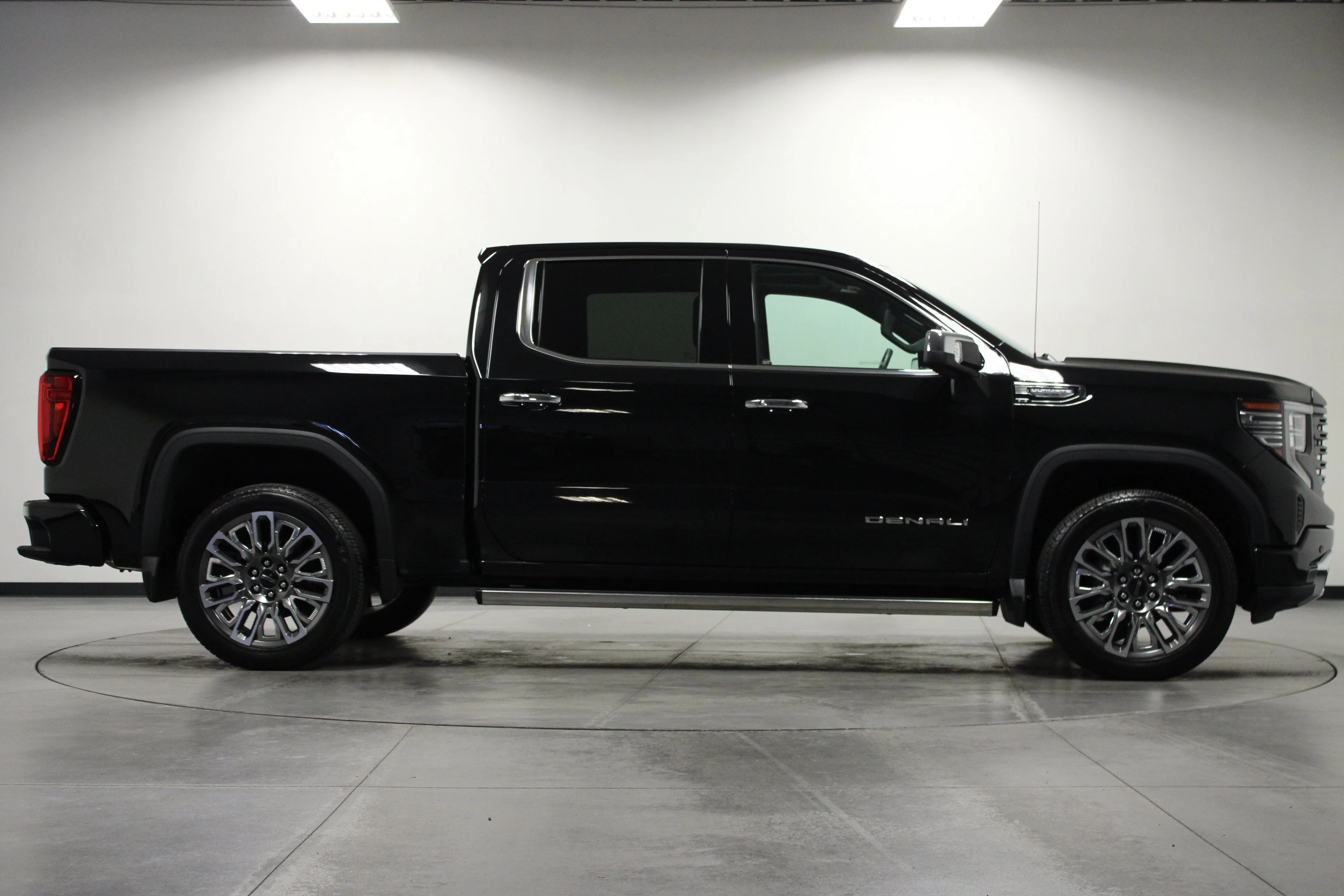 Used 2026 Onyx Black GMC Denali Ultimate image 3