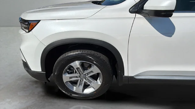 Used 2025 White Honda EX-L image 42