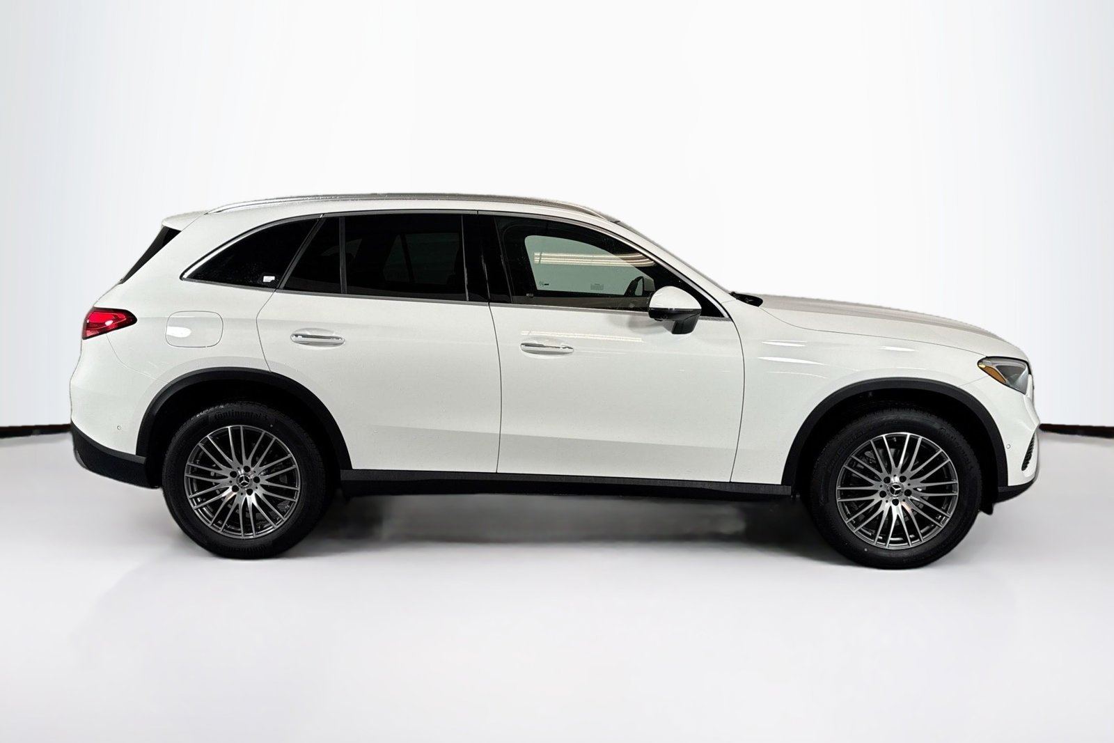 New 2026 Polar White Mercedes-Benz GLC 300 image 4