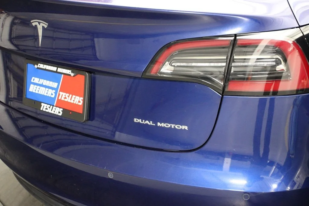 Used 2019 Deep Blue Metallic Tesla  image 12
