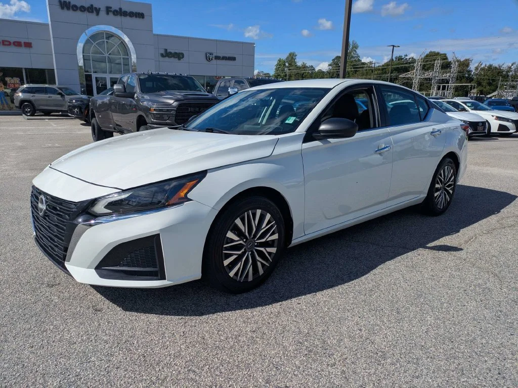 Used 2025 White Nissan 2.5 SV image 8
