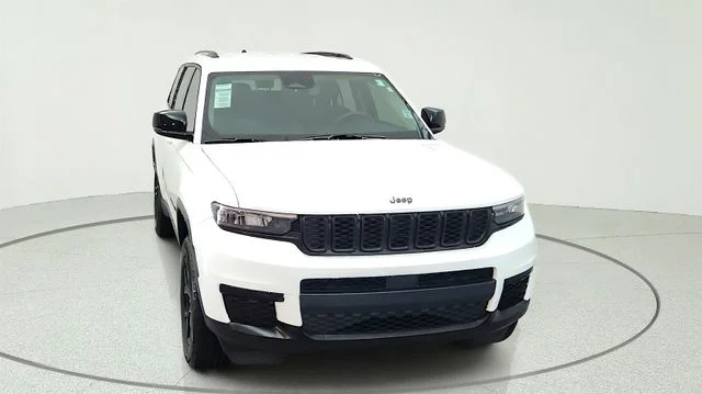 Used 2023 White Jeep Limited image 2