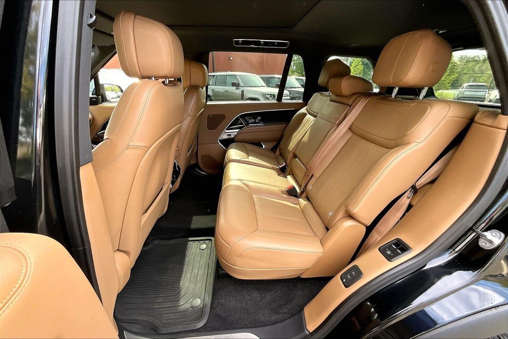 Used 2023 Black Land Rover SE image 28