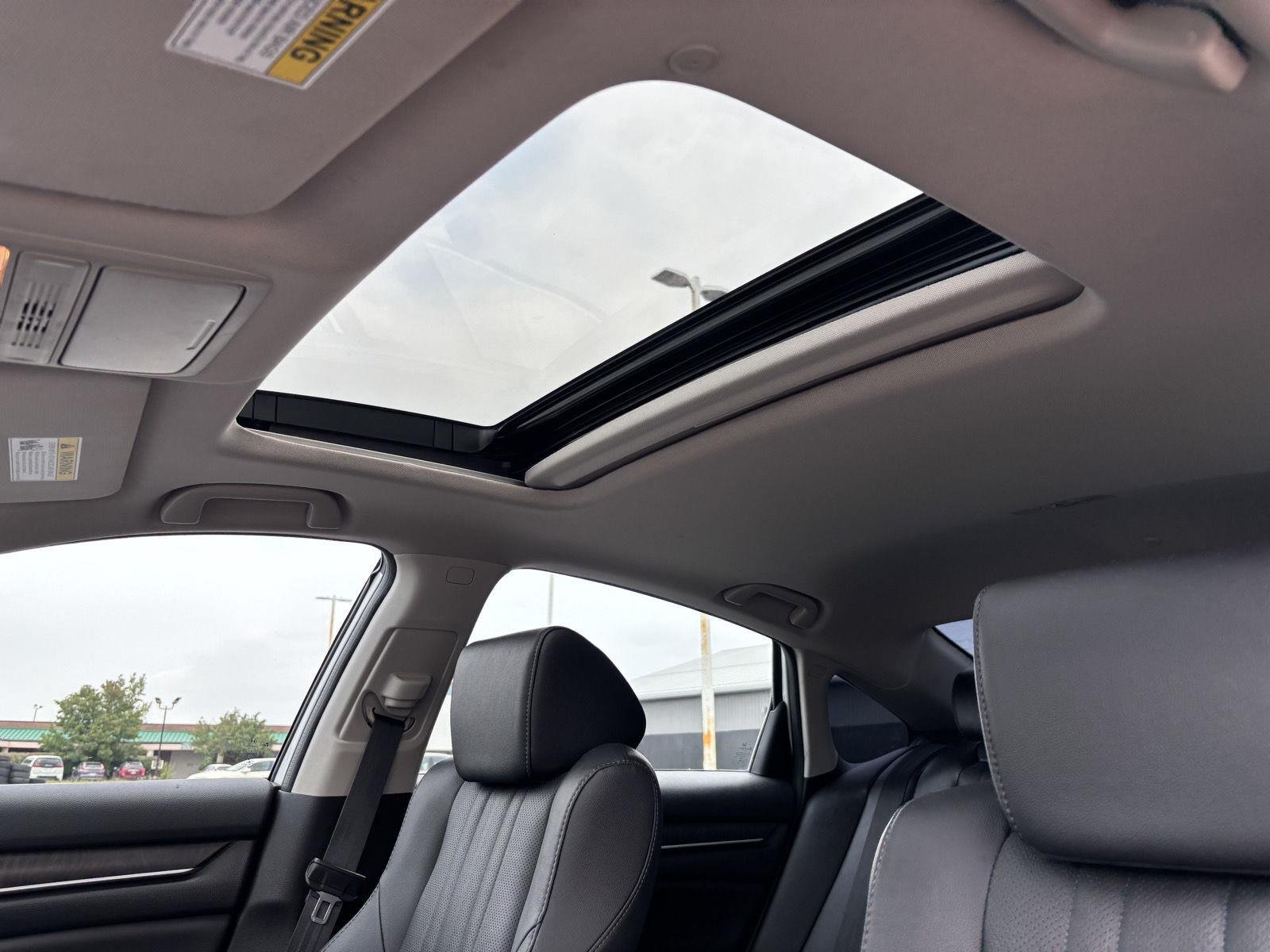 Used 2020 Platinum White Pearl Honda EX-L image 19