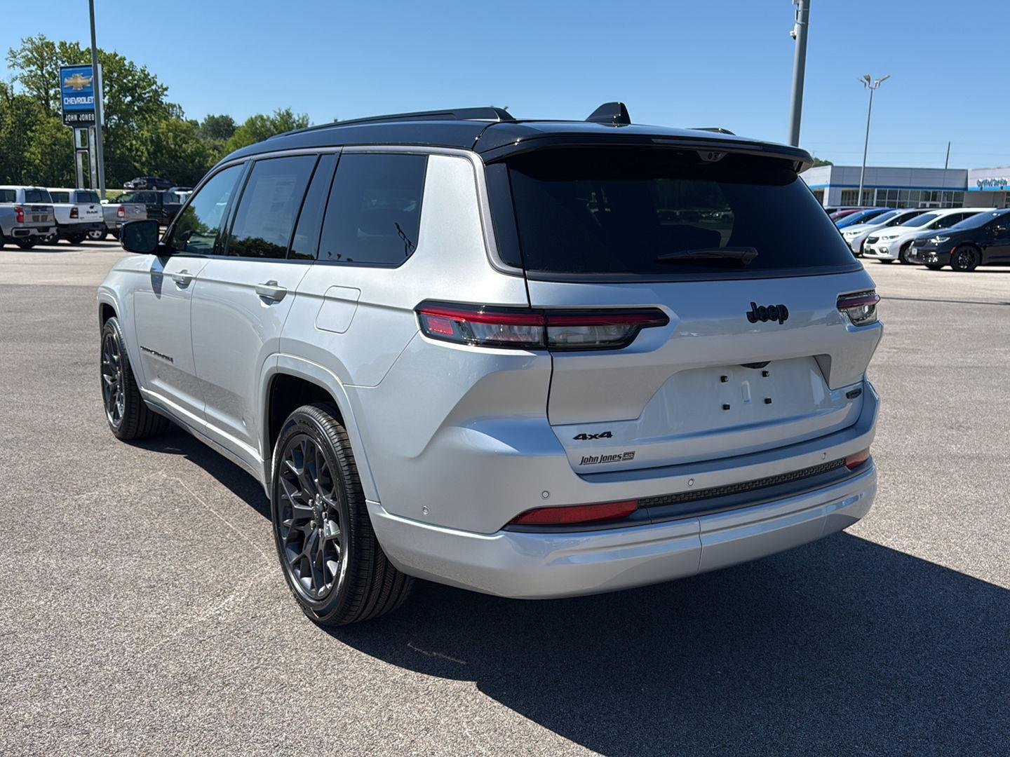 New 2026 Silver Zynith Exterior Paint Jeep Summit image 18