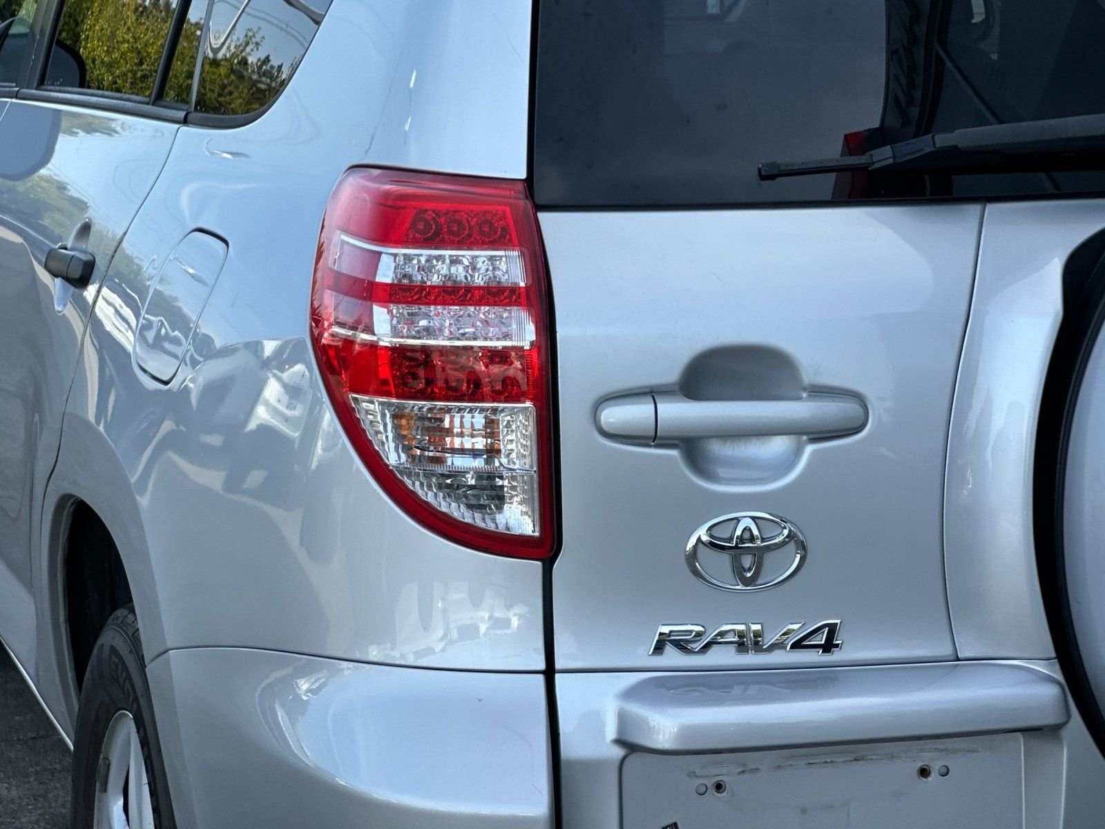 Used 2012 Classic Silver Metallic Toyota Base image 24