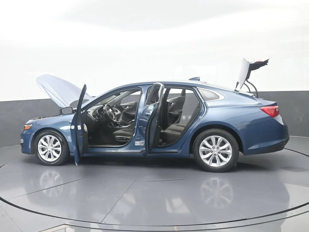 Used 2024 Lakeshore Blue Metallic Chevrolet LT image 66