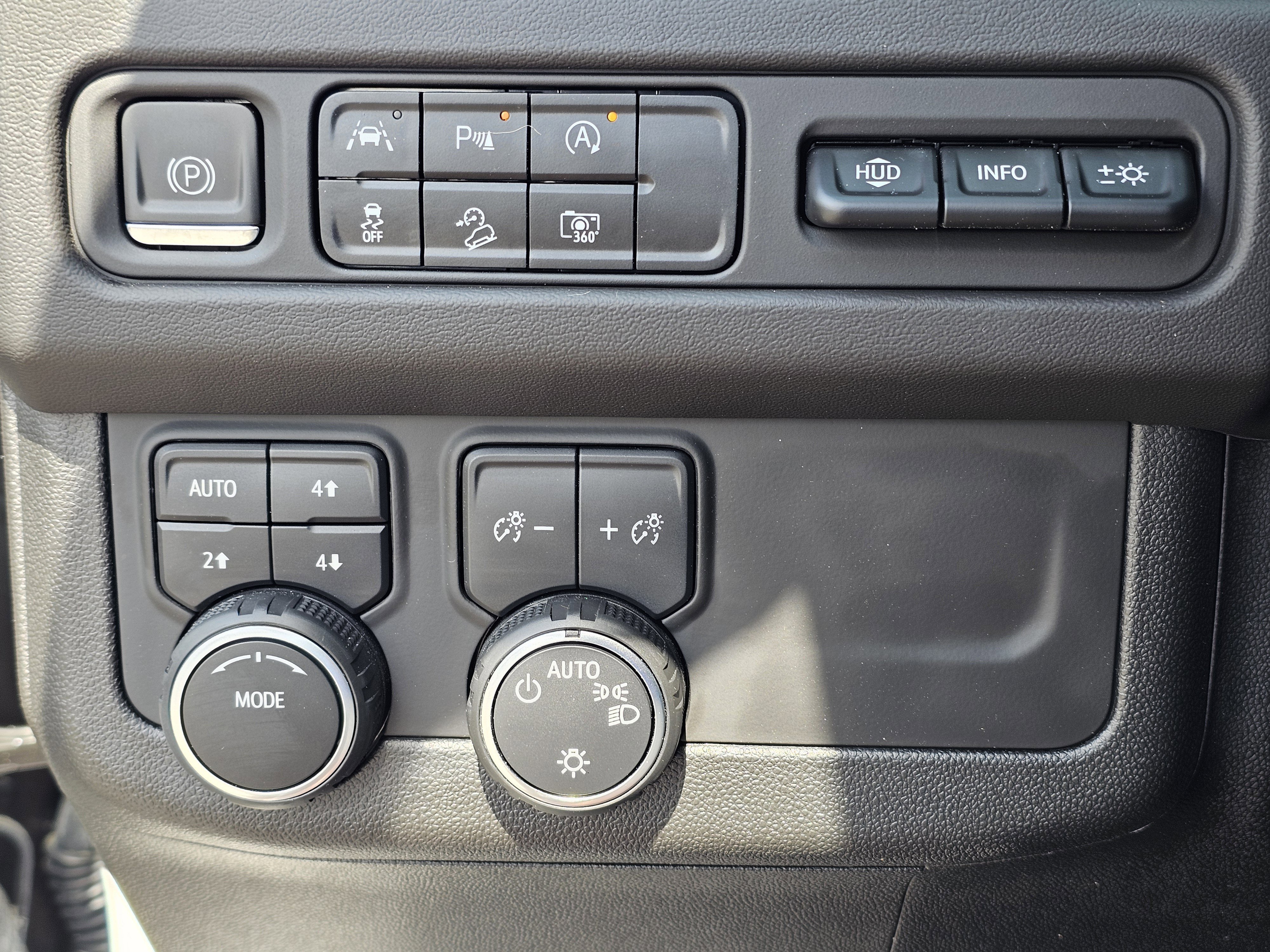 Used 2023 Iridescent Pearl Tricoat Chevrolet High Country image 23