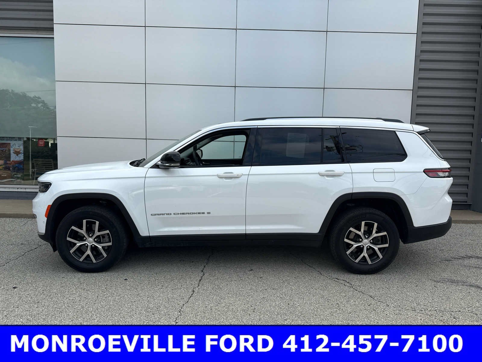 Used 2023 Bright White Clearcoat Jeep Limited image 17
