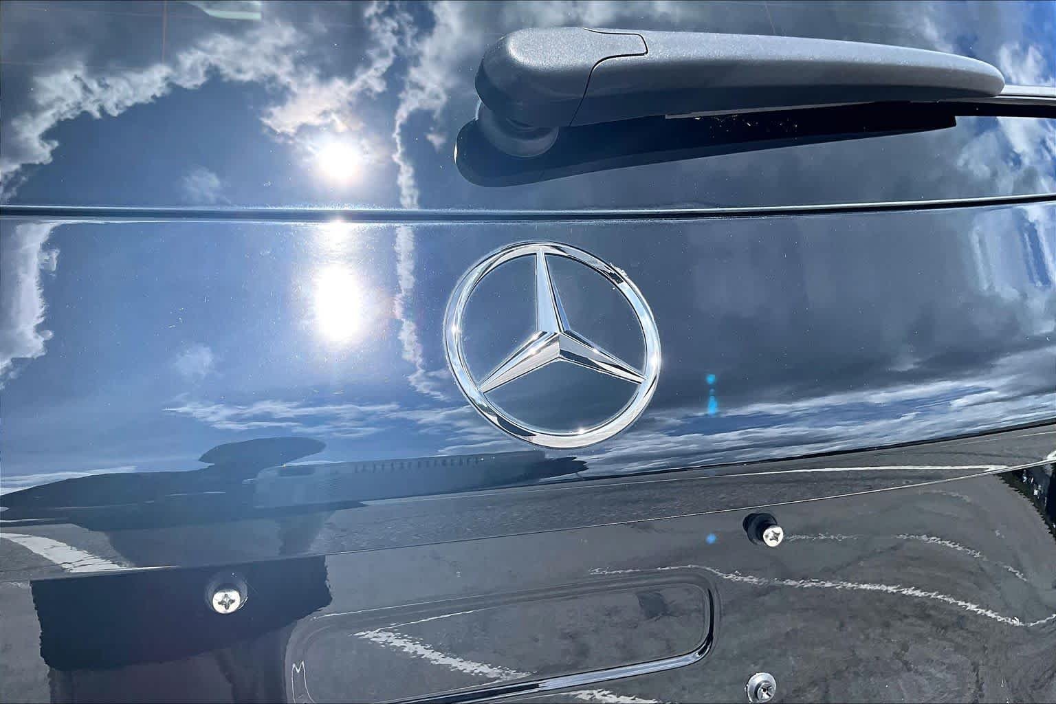 Used 2022 Black Mercedes-Benz GLC 300 image 31