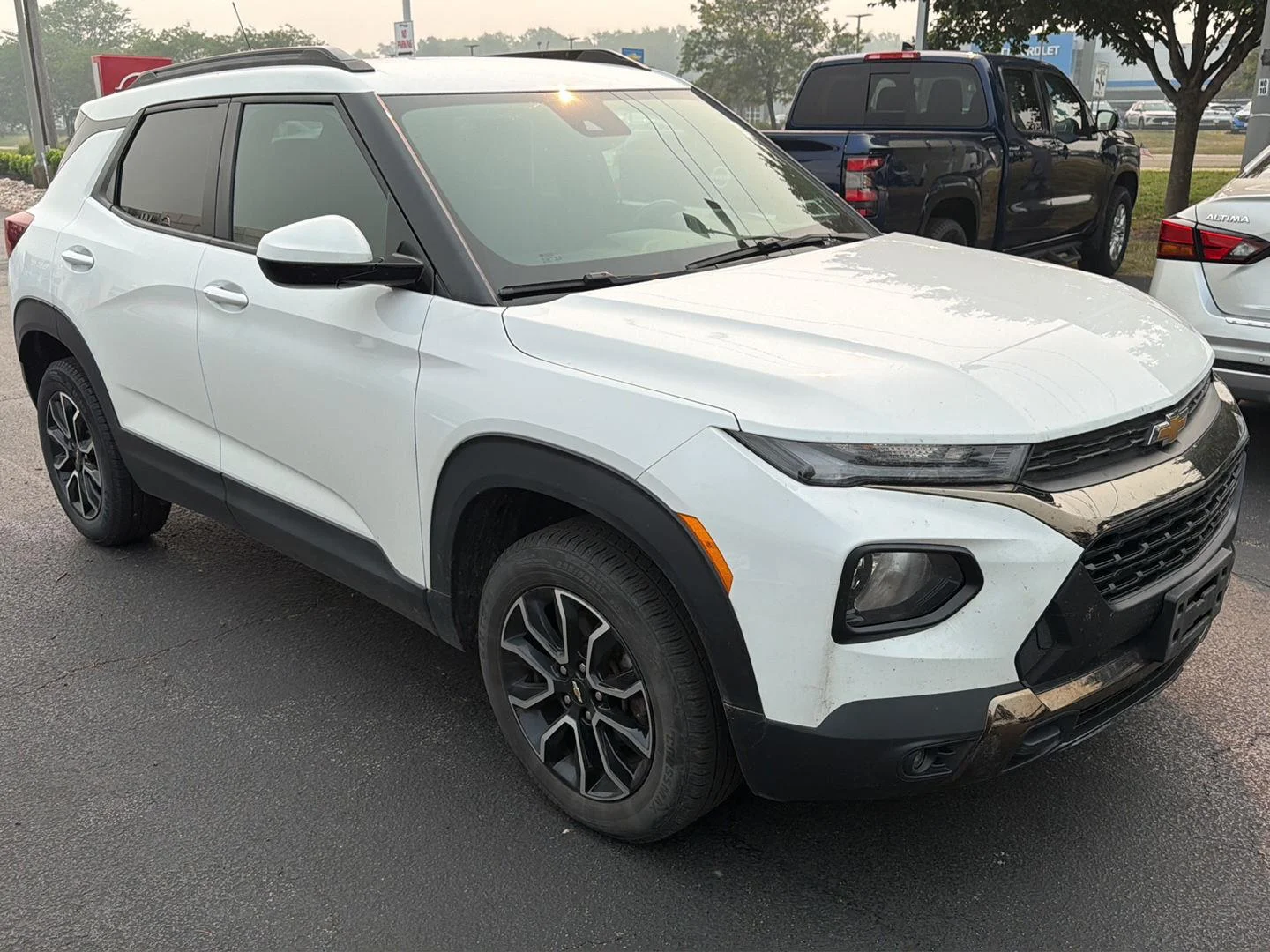 Used 2023 Summit White Chevrolet ACTIV image 3