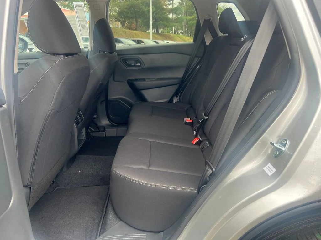 Used 2025 Silver Nissan S image 25