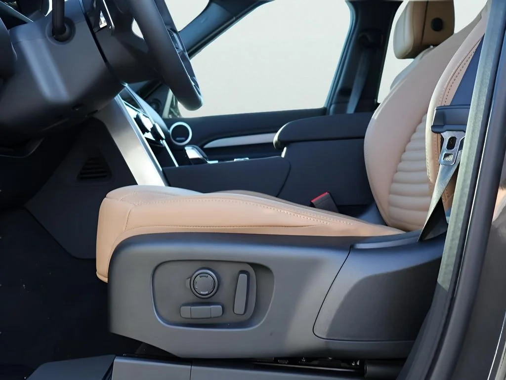 New 2026 Carpathian Grey Land Rover  image 38