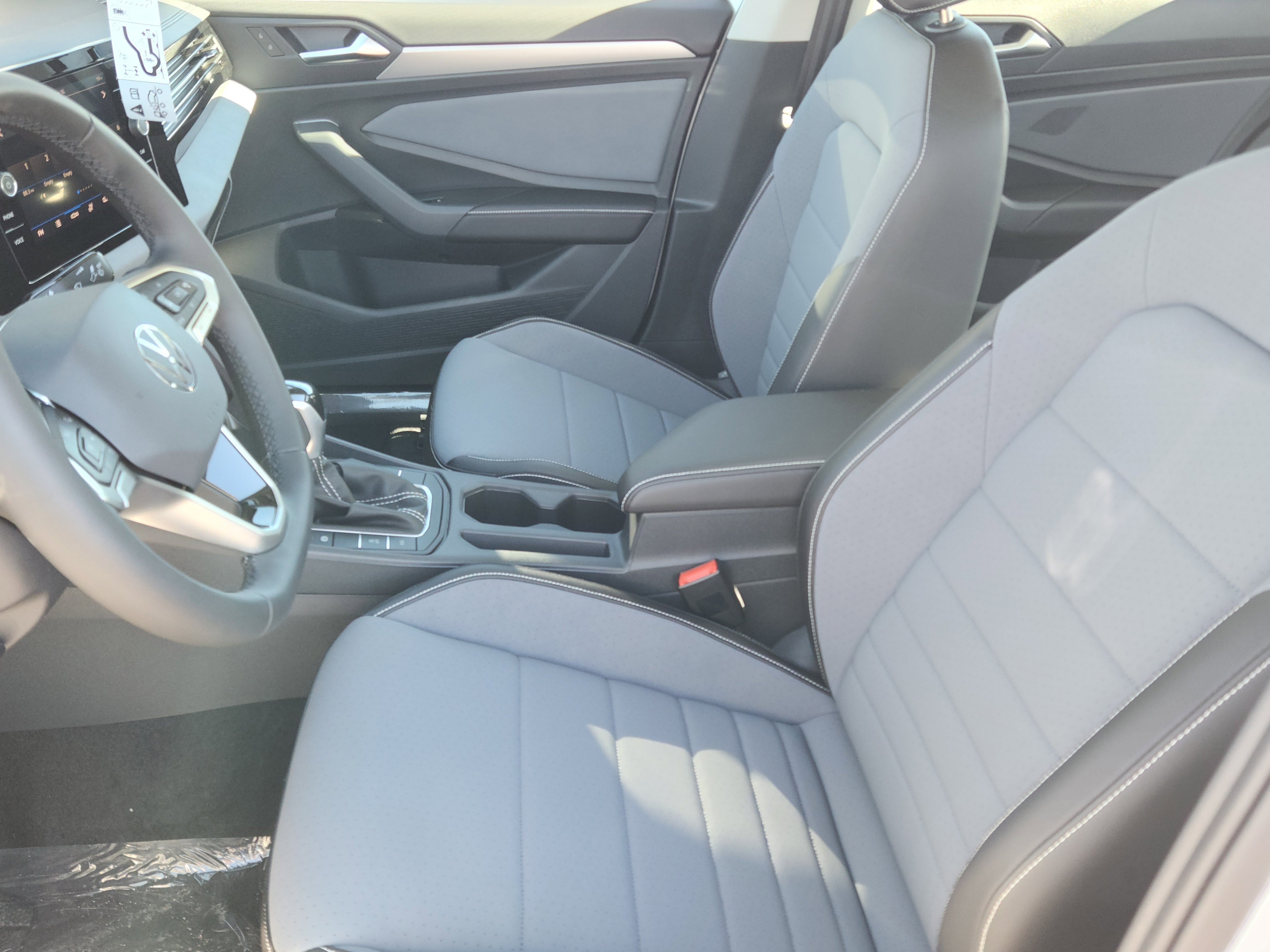 2025 Volkswagen Jetta SE - Photo 9