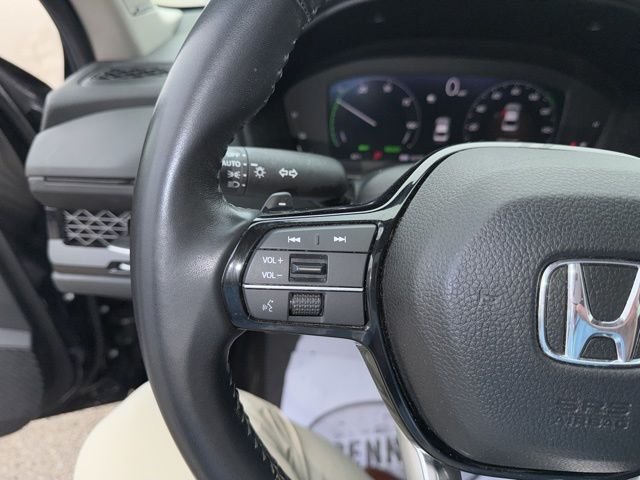 Used 2023  Honda Touring image 17