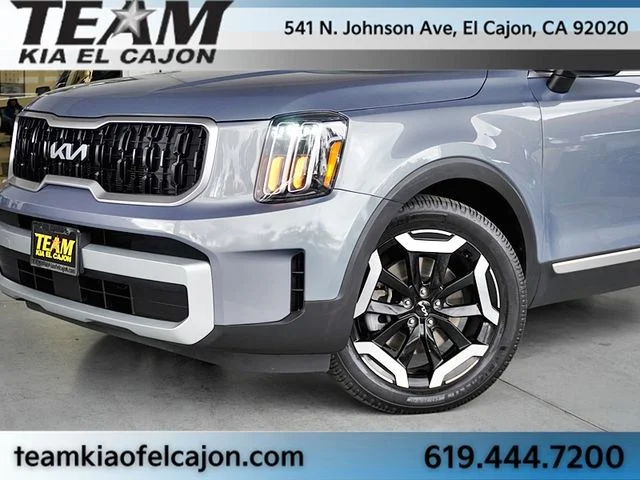Used 2024 Silver Kia EX FWD image 3