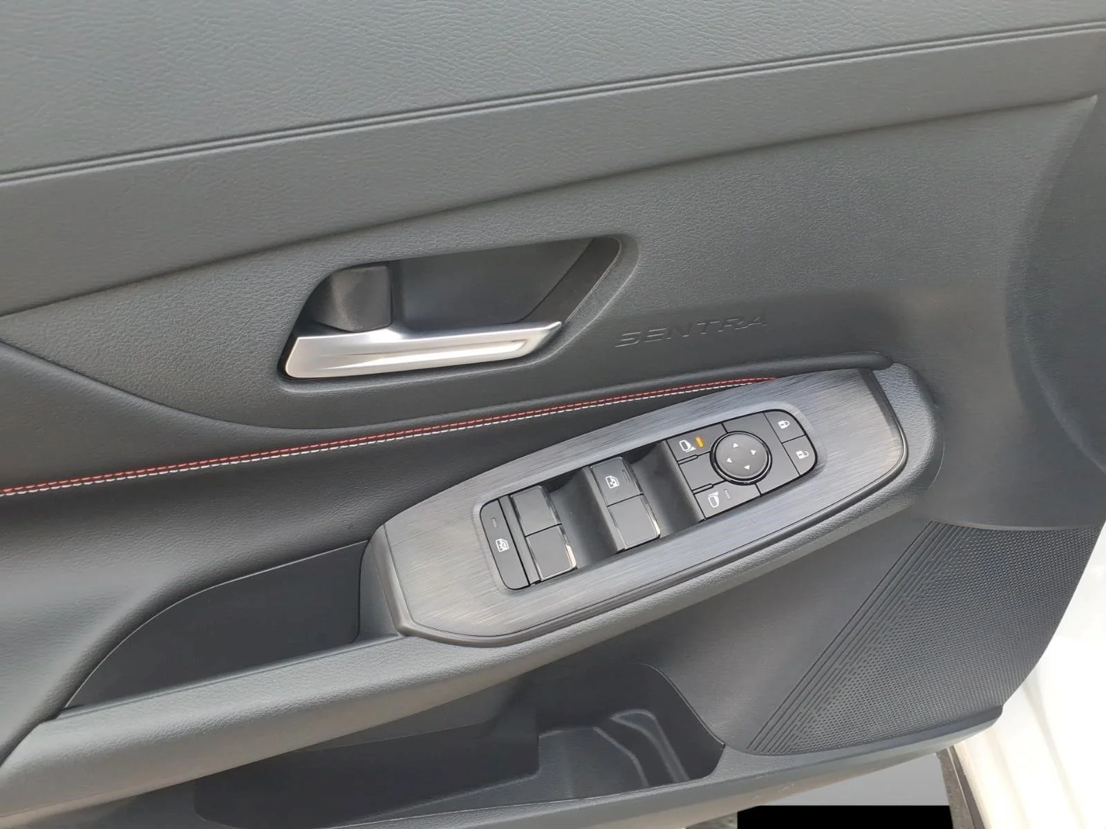 New 2026 Aspen White TriCoat / Super Black Two-tone Nissan SR image 12