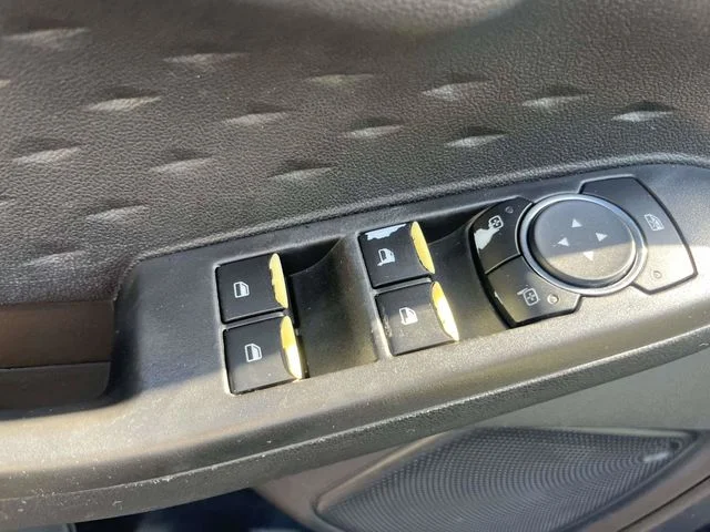 Used 2020 Agate Black Metallic Ford SE image 18