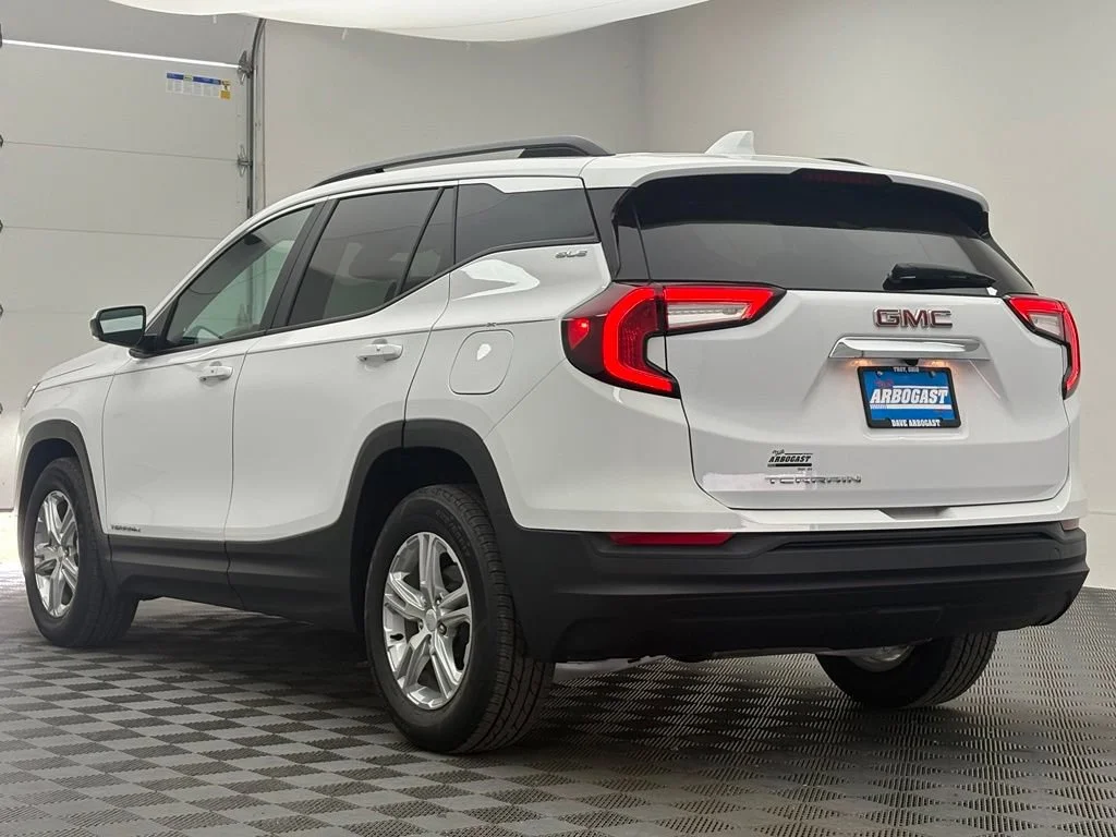 Used 2023 Summit White GMC SLE image 10